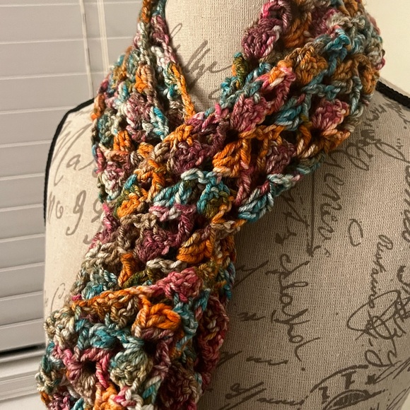 Handmade short infinty scarf - Picture 2 of 6